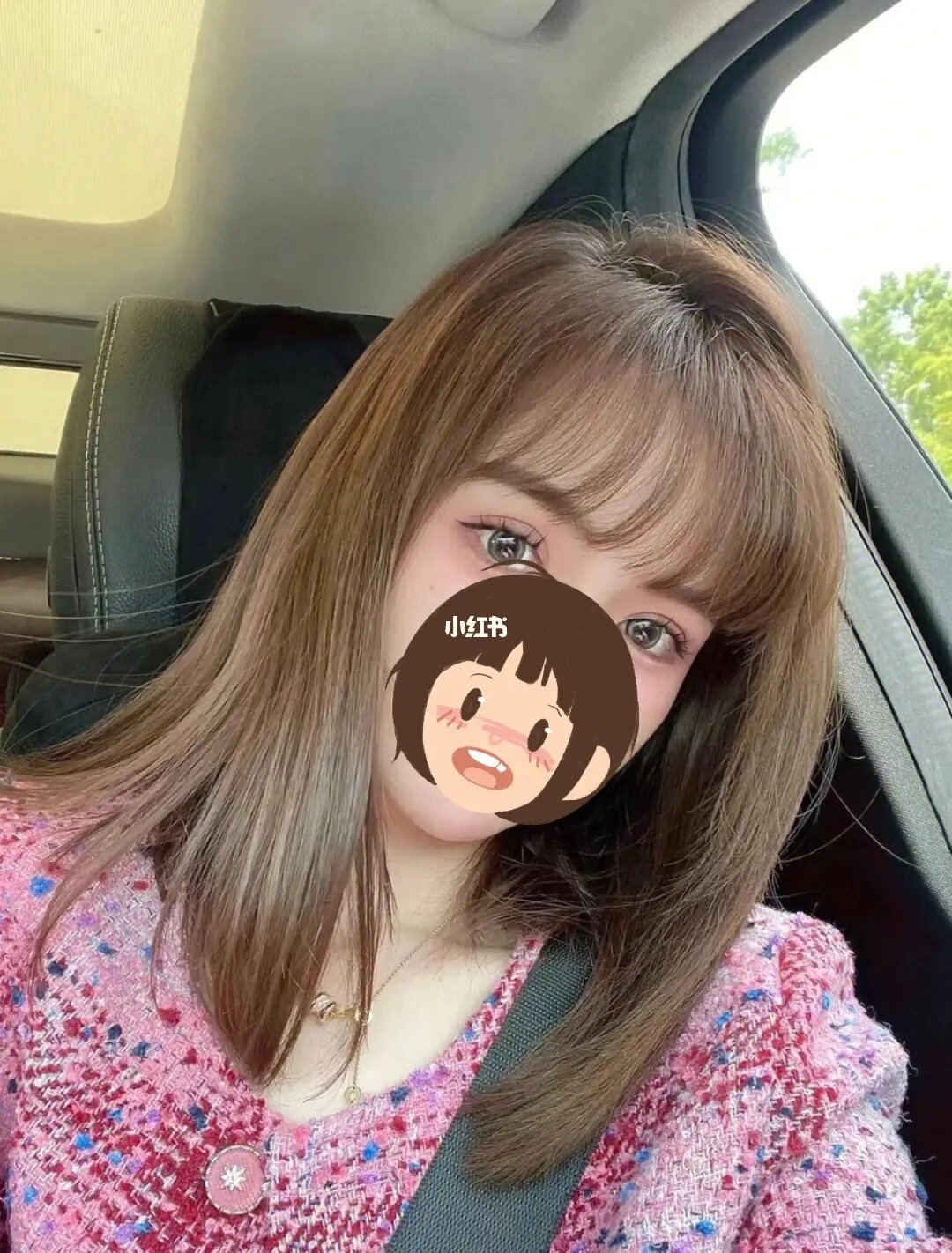 《自信美丽：解锁肤色与服装颜色的完美搭配》