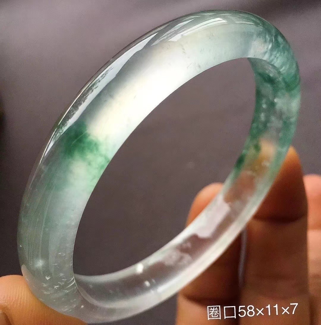 b型血女人的性格特点 B型血女生性格解析