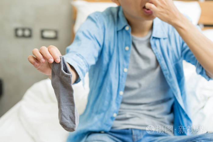 男人的袜子颜色：性格大揭秘
