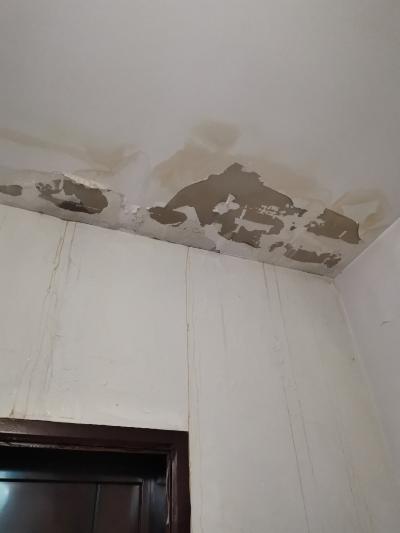 梦到房顶漏雨水_梦见房顶漏水了是什么意思_梦见漏水房顶塌陷是什么意思