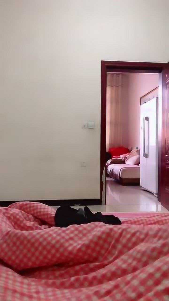 睡床老公意思梦见女人张嘴呼吸_梦见老公和别的女人睡在一张床上是什么意思_睡床老公意思梦见女人张嘴