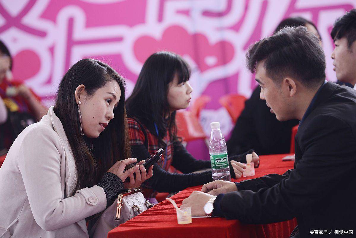 属狗女婚姻状况_姻缘狗属女有年轻的吗_94年属狗女何时有姻缘