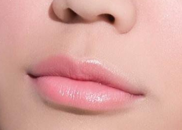 男人嘴唇上薄下厚面相_嘴唇上厚下薄的男人性格怎么样_嘴唇上薄下厚的男人