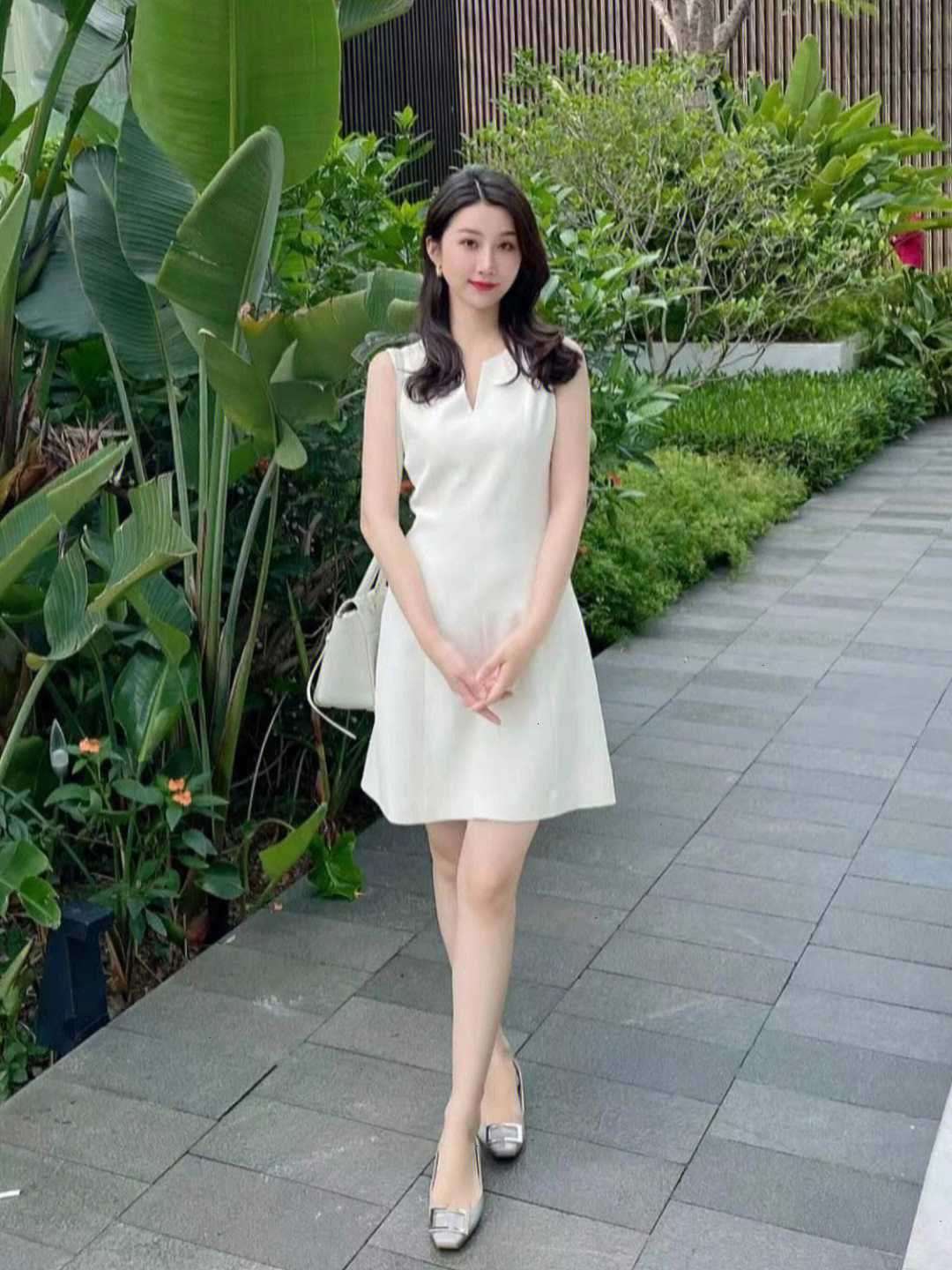 看女人穿衣服_看女人穿衣服是什么生肖_穿衣服女人看着好看吗