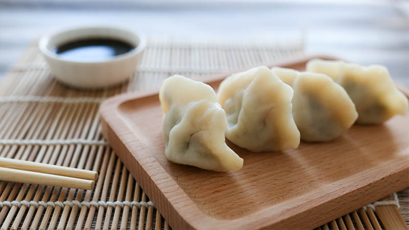 梦见蛇吃食物昨回事_梦见蛇吃食蛇预示_梦见吃蛇