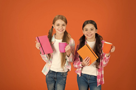 孩子喜欢颜色的心理学_小孩子喜欢的颜色_小孩喜欢一种颜色