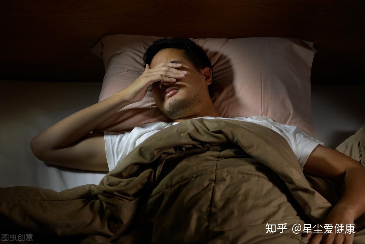 梦见开别人车撞到路边魔石_梦见开车撞路边石头_路边撞魔石车梦见开到山顶